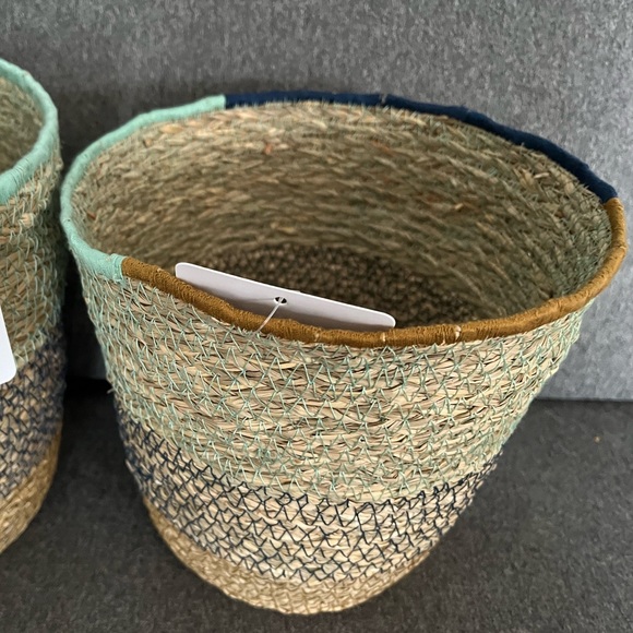 Set of 2 Woven Grass Baskets - Picture 2 of 4